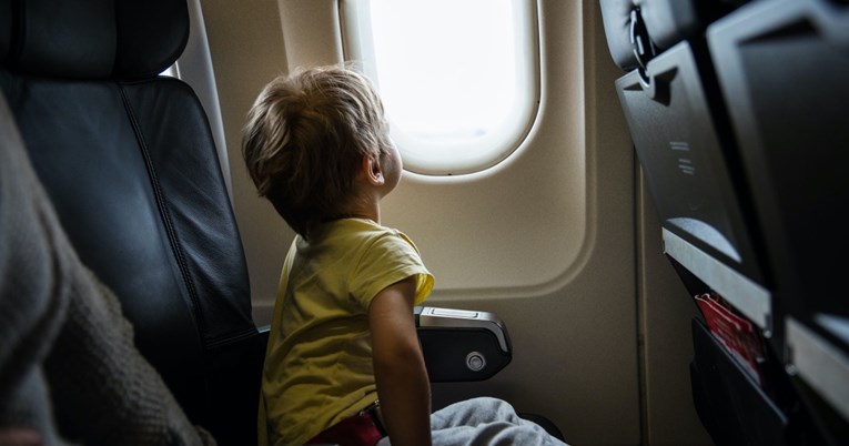 Svaki šesti zdravstveni problem u zrakoplovu odnosi se na djecu