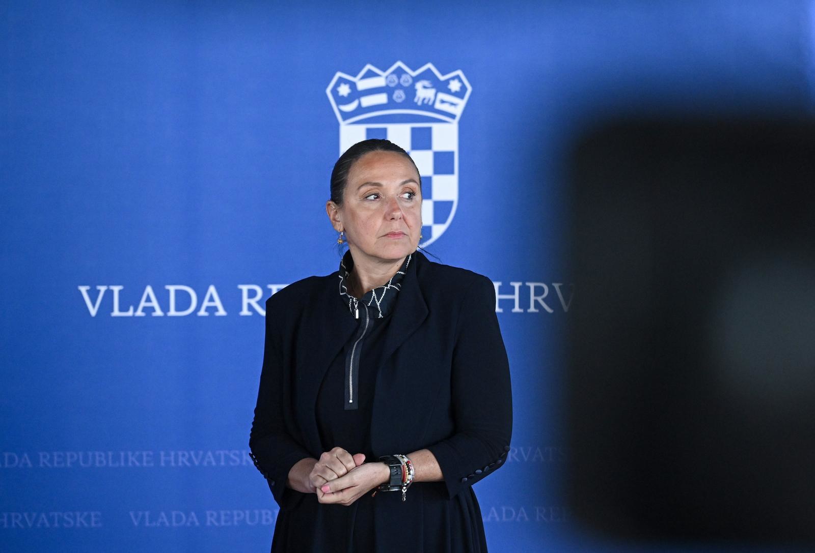 Alarmatno stanje dugova veledrogerijama. Ministrica: Vlada će sanirati goruće dugove