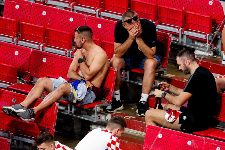 Tri znaka poraz reprezentacije doživljavaju posebno teško