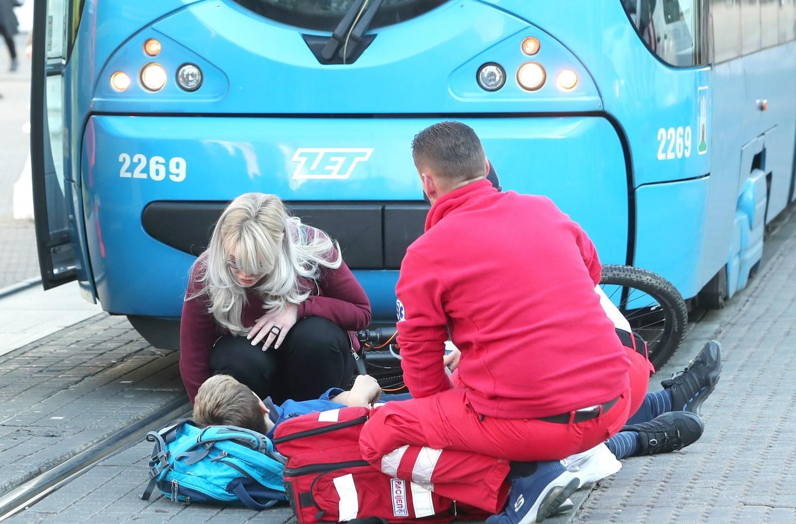 Dječaka na biciklu na glavnom zagrebačkom trgu udario tramvaj