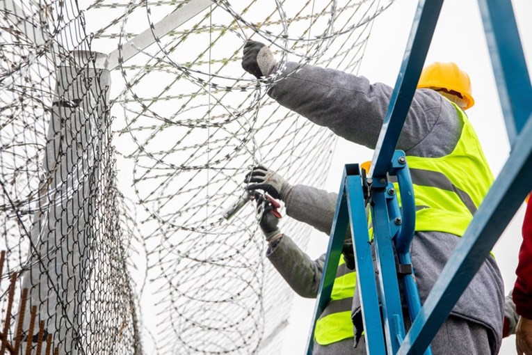 Deset godina od mađarske žilet-žice. "Ljudi je ne primjećuju, ali životinje stradaju"