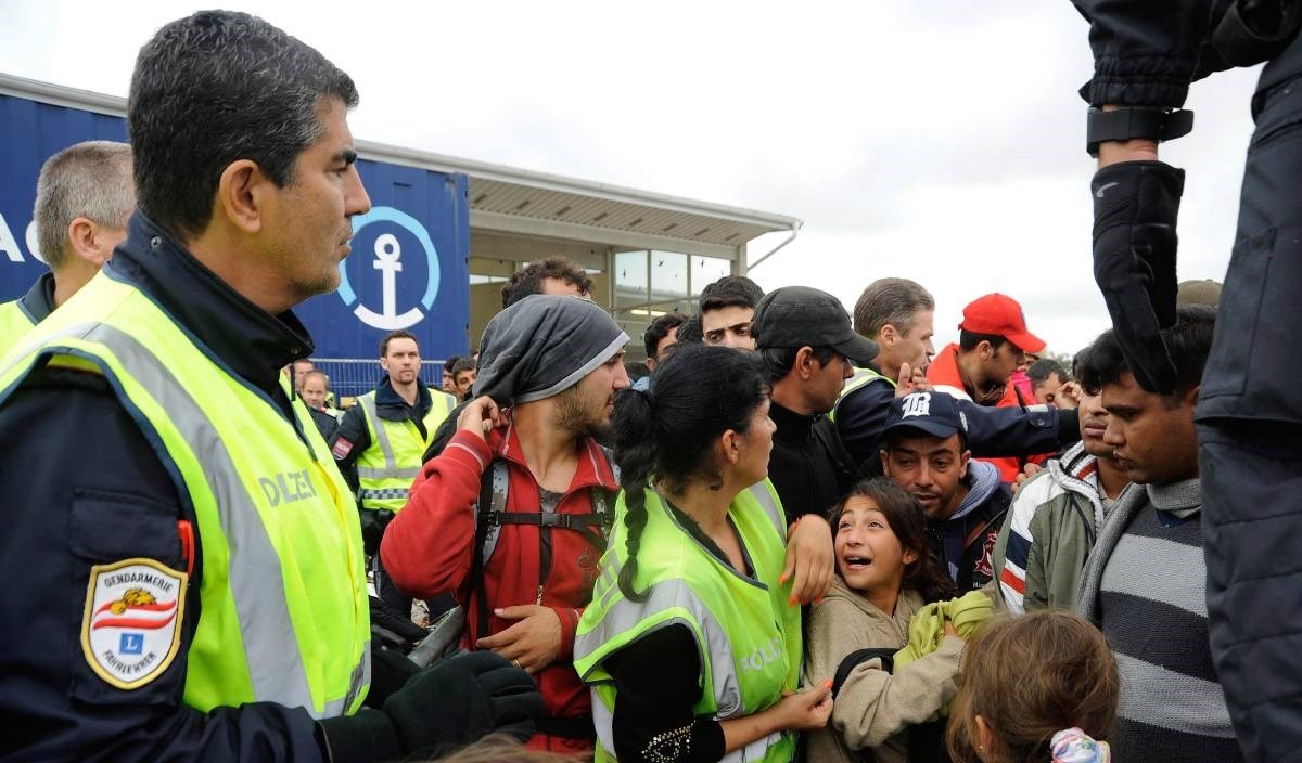 U autobusu u Austriji nađena dva mrtva migranta. Vozač pobjegao, traži ga policija