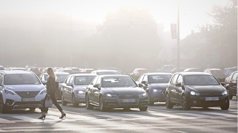 Magla smanjuje vidljivost, gužve na gradskim prometnicama i obilaznicama, javlja HAK