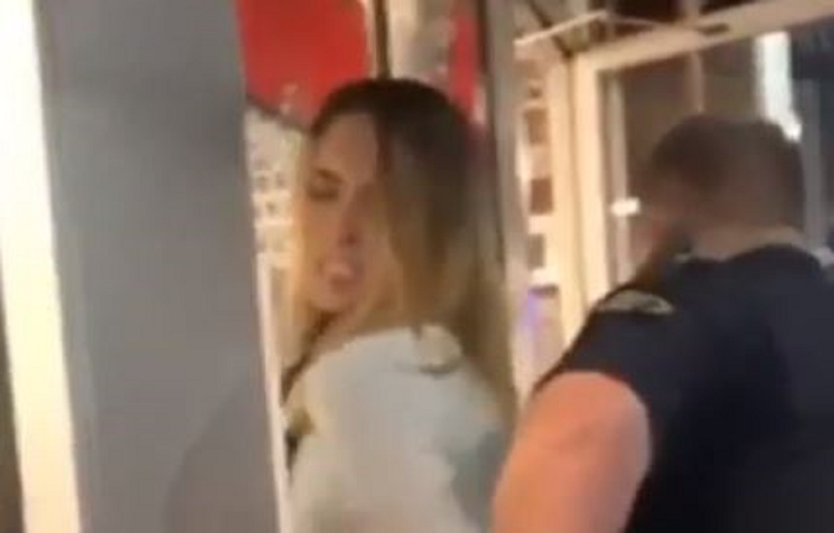 Ljudi ne vjeruju što je plavuša radila tijekom uhićenja: "Sviđa li ti se to?"