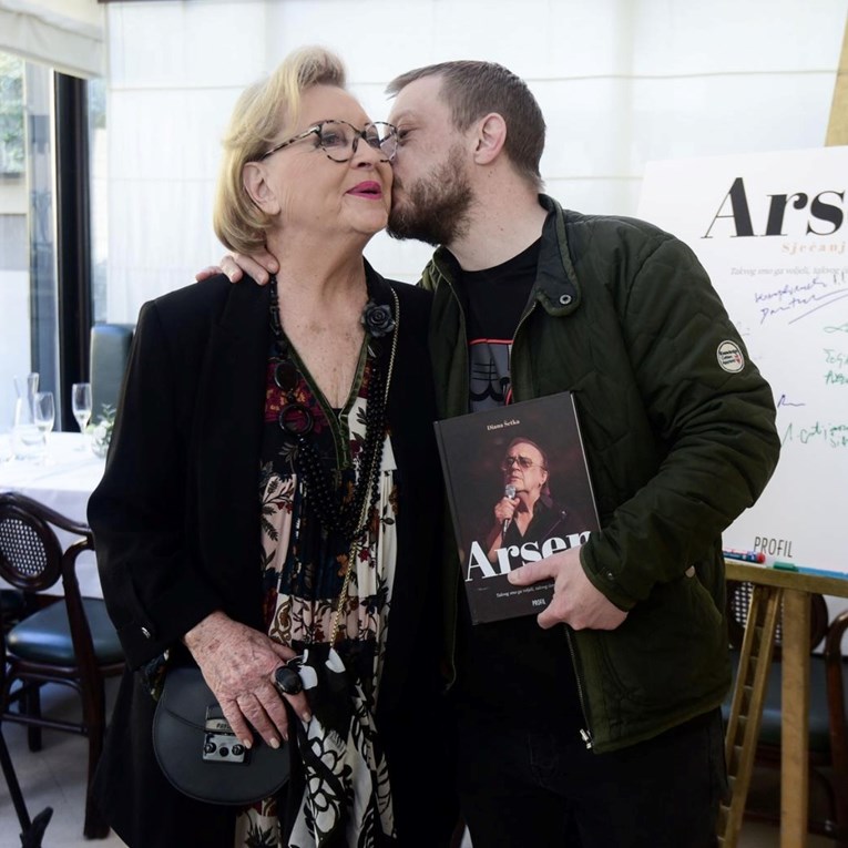 Gabi Novak nakon Arsenove smrti o Matiji: Zabrinuta sam za sina, puno radi