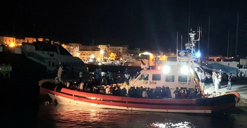 Crnogorska policija u međunarodnim vodama presrela jedrilicu s 50 migranata