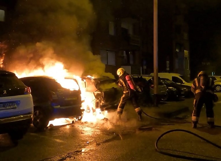 VIDEO Na Jarunu sinoć izgorjeli automobili