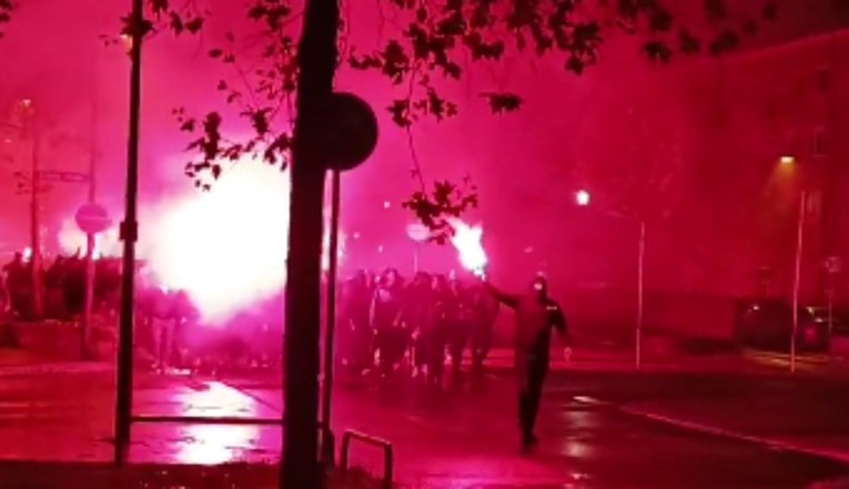 VIDEO Grobari izazvali ludnicu u Münchenu. Građani u nevjerici gledali što se događa