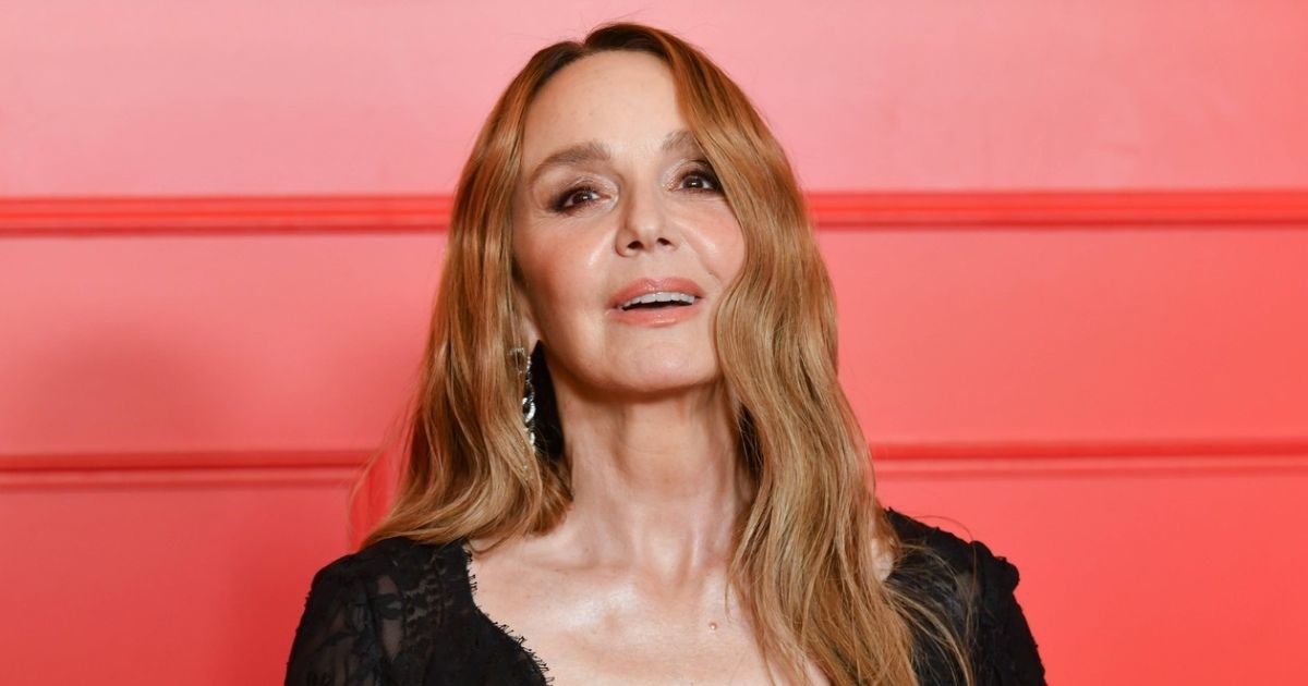 Glumica (62) iz serije Emily u Parizu došla na crveni tepih u čipkastoj haljini