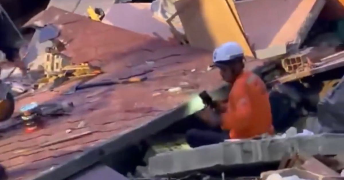 VIDEO Spasioci u Venezueli pretražuju ruševine koristeći mobitele umjesto svjetiljki