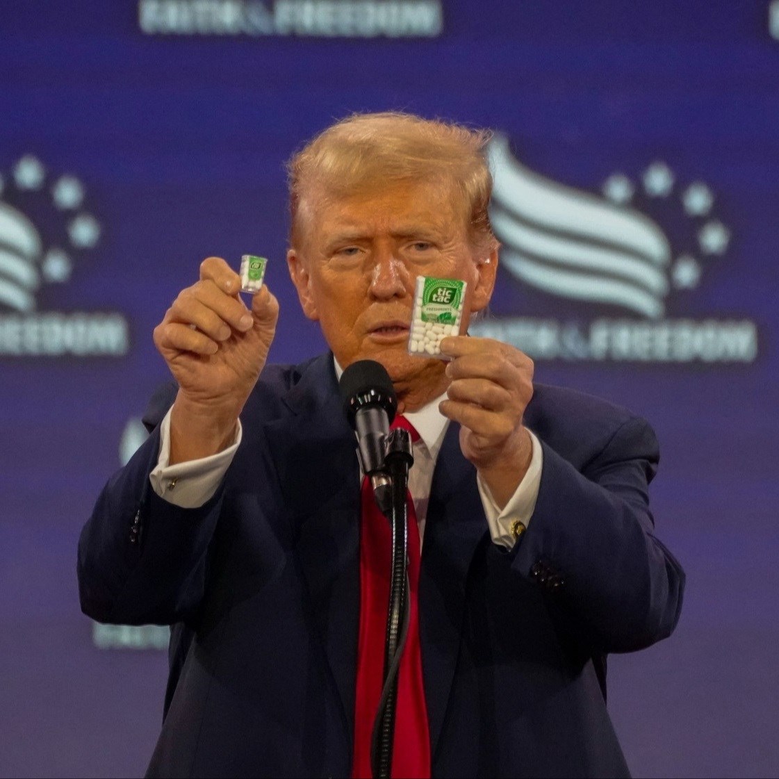 Izvori iz Bijele kuće: Trump jede slatkiše na tone, donose mu ih visoki dužnosnici