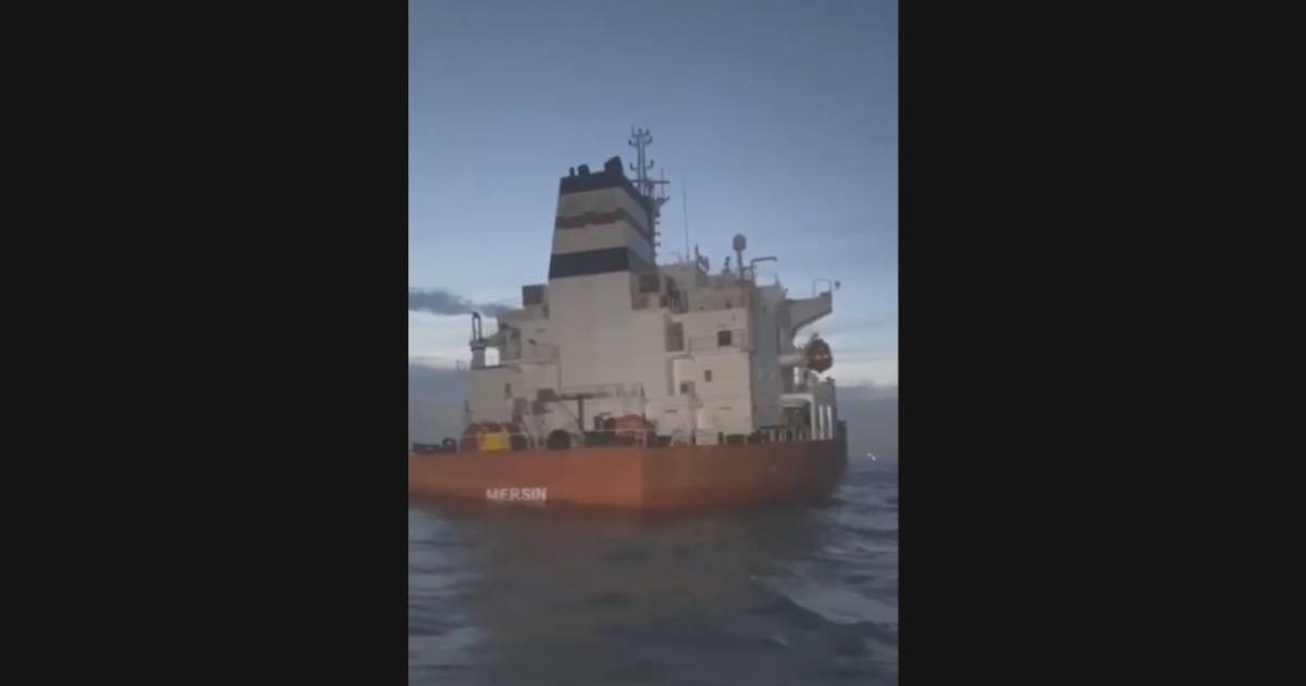 Voda ulazi u tanker ruske "flote u sjeni" kod Afrike. Oko 5000 kilometara od Ukrajine