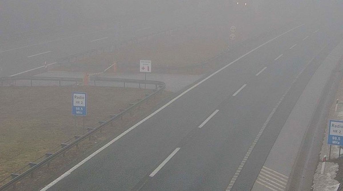 Mokri i skliski kolnici, u unutrašnjosti magla. Mogući odroni i poledica