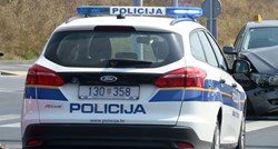 Teška nesreća u Slavoniji: Na dvoje djece naletio auto kad su istrčala iz busa