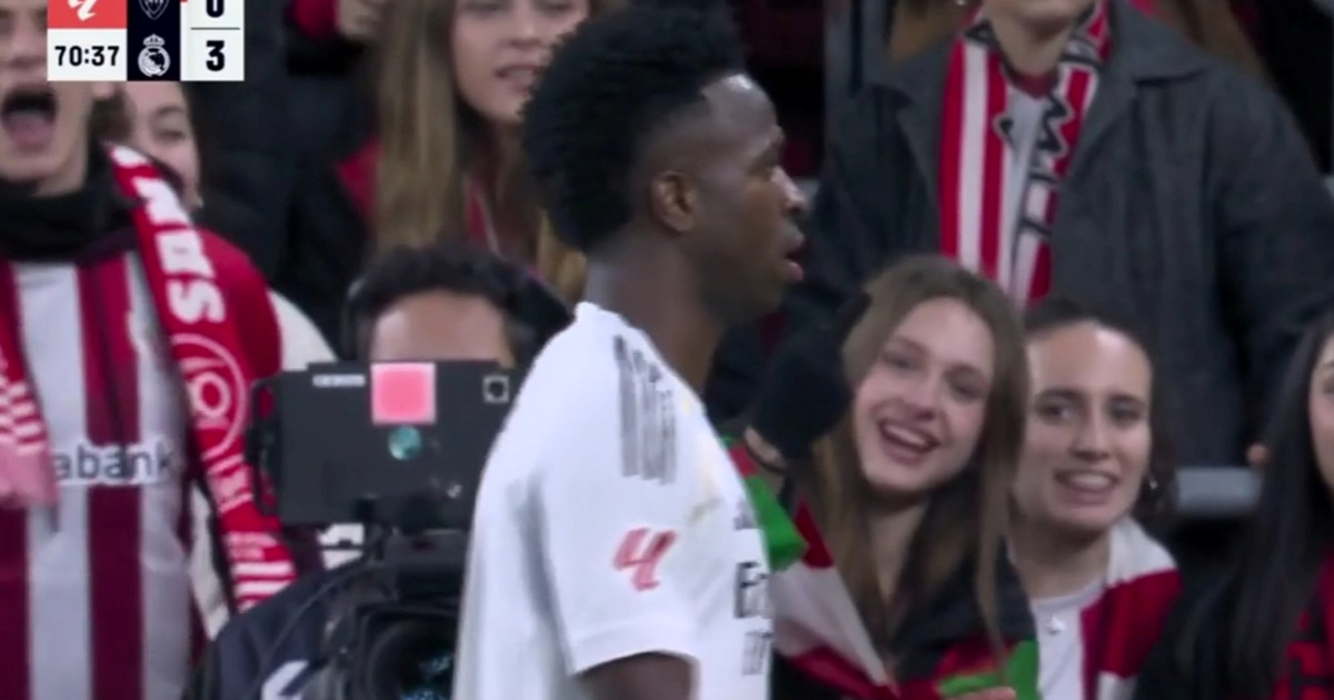 Real vodi 3:0, Vinicius pokazuje tri prsta navija&#x10D;ima. Pogledajte reakciju publike