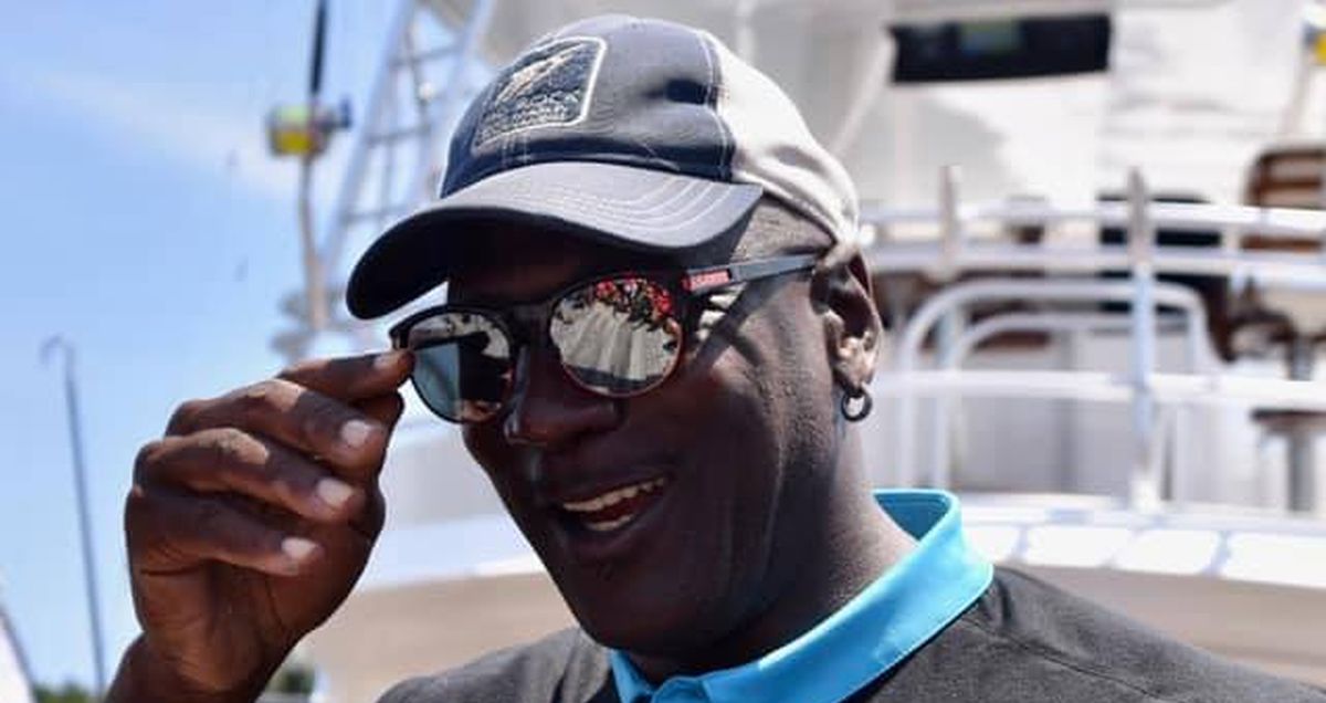 Michael Jordan briljira i u ribolovu. Ulovio je sabljarku od 200 kg