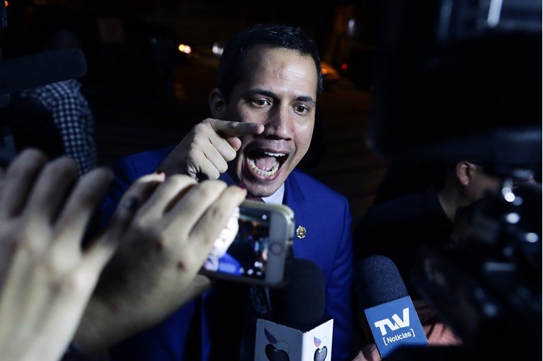 Naoružane osobe upale u prostorije stranke Juana Guaidoa u Caracasu