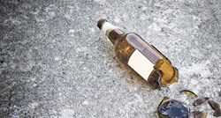Pijani mladić u Koprivnici urlao na djevojku, ona ga udarila bocom. Podivljao je