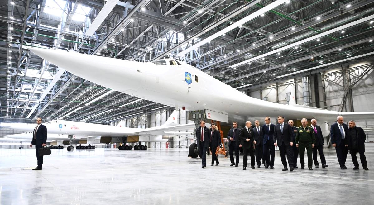 Putin će danas letjeti moderniziranim bombarderom, u njega stane 12 nuklearnih raketa