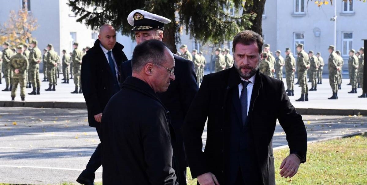 MORH: Prvi put ikad ministru zabranjeno govoriti, Banožić zatražio ostavku Hranja
