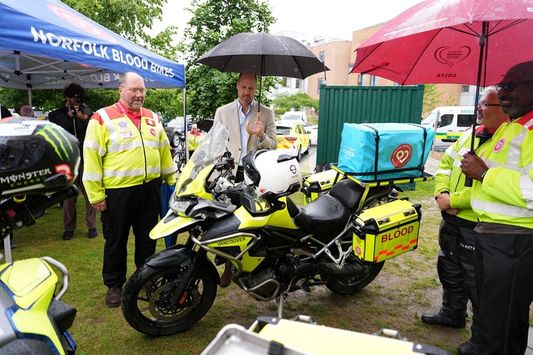 Princ William se preruši i potajno vozi motocikl, Kate nije oduševljena time 