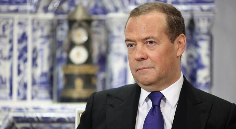 Medvedev o Bidenu: Demencija je korisna stvar