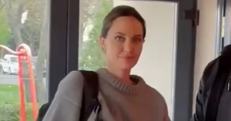 Angelina Jolie je stigla u Lavov, obožavatelji je snimili u jednom kafiću