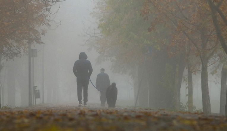 U većini kontinentalne Hrvatske magla, na sjevernom Jadranu navečer moguća kiša