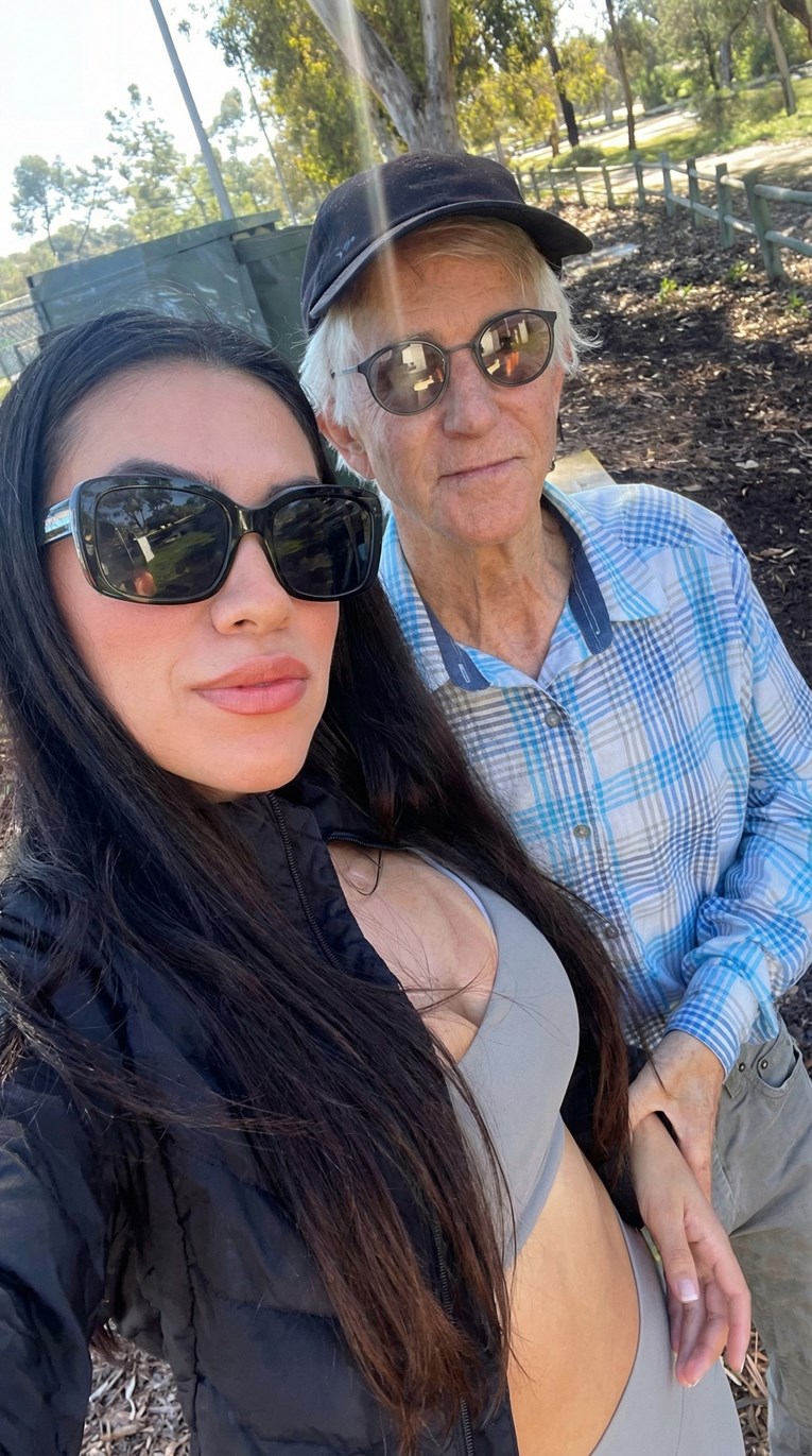 Diana (26) pokazala dečka (77), ljudi je sprdaju: "Mislio sam da ti je to djed"