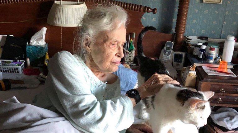 101-godišnja baka posvojila najstarijeg mačka u skloništu: Bila je to ljubav na prvu