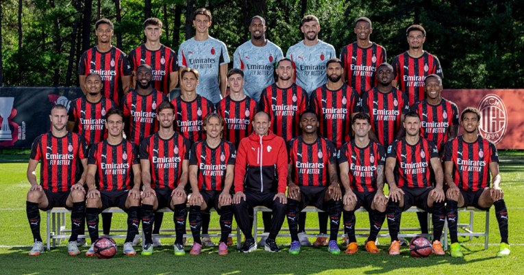 FOTO Milan objavio momčadsku fotku. Masovno se lajka komentar o Bennaceru