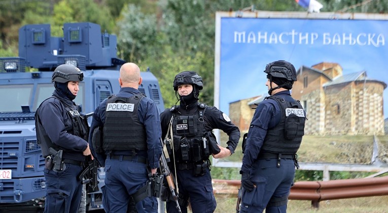 Amerika oštro osuđuje napade na kosovsku policiju