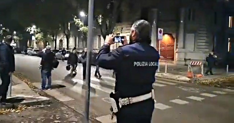 Talijanski policajac fotografirao mimohod Boysa prema San Siru