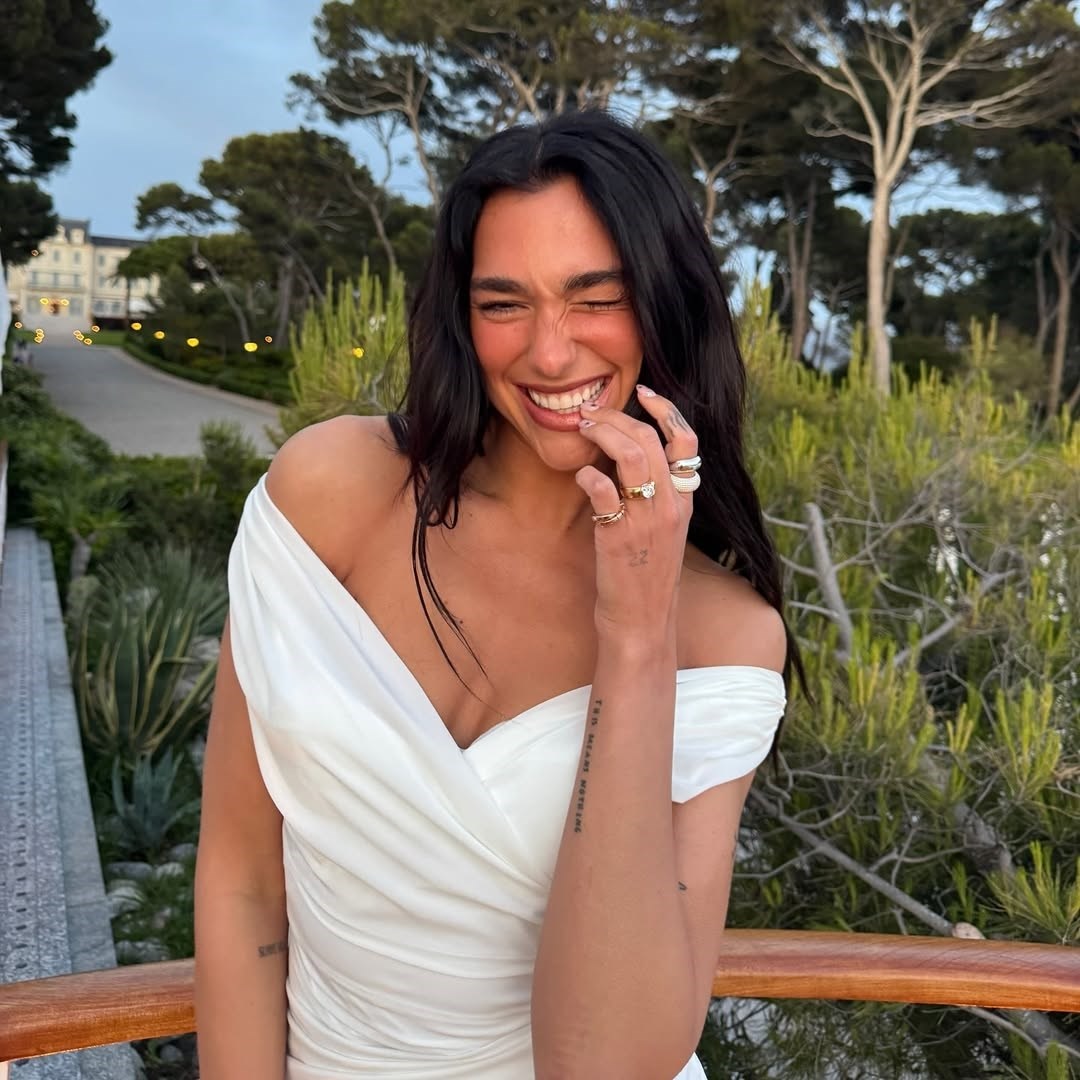 Dua Lipa nosi prsten koji potvrđuje najveći ovogodišnji trend