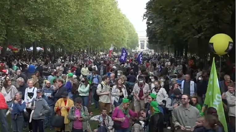 Veliki prosvjed za klimu u Bruxellesu, organizatori kažu da je bilo 70.000 ljudi