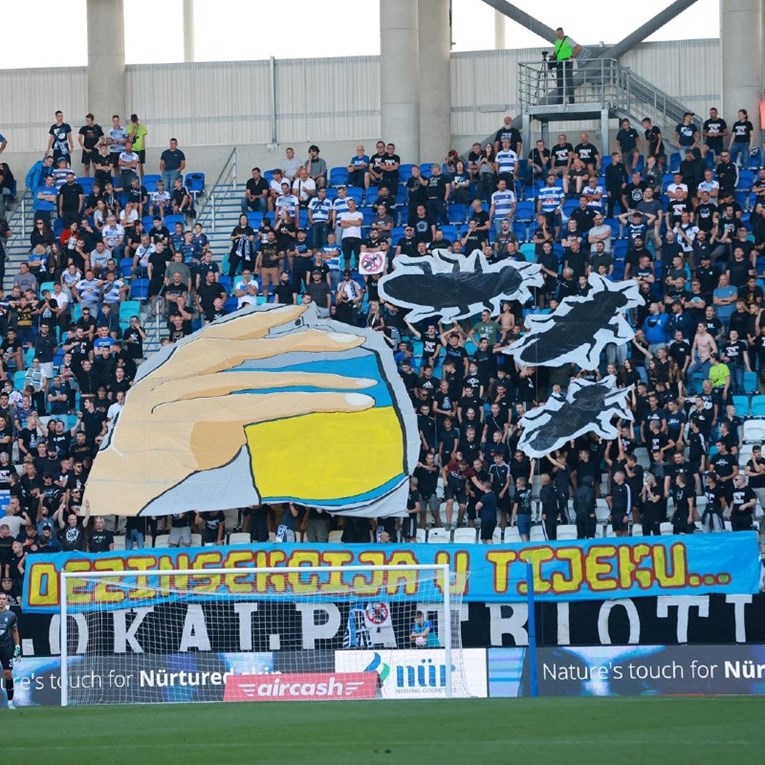 Navijači Osijeka posebnom koreografijom poslali poruku Upravi kluba