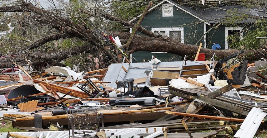 Snažna oluja prohujala istokom SAD-a: 22 poginula i puno ozlijeđenih. Ogromna šteta