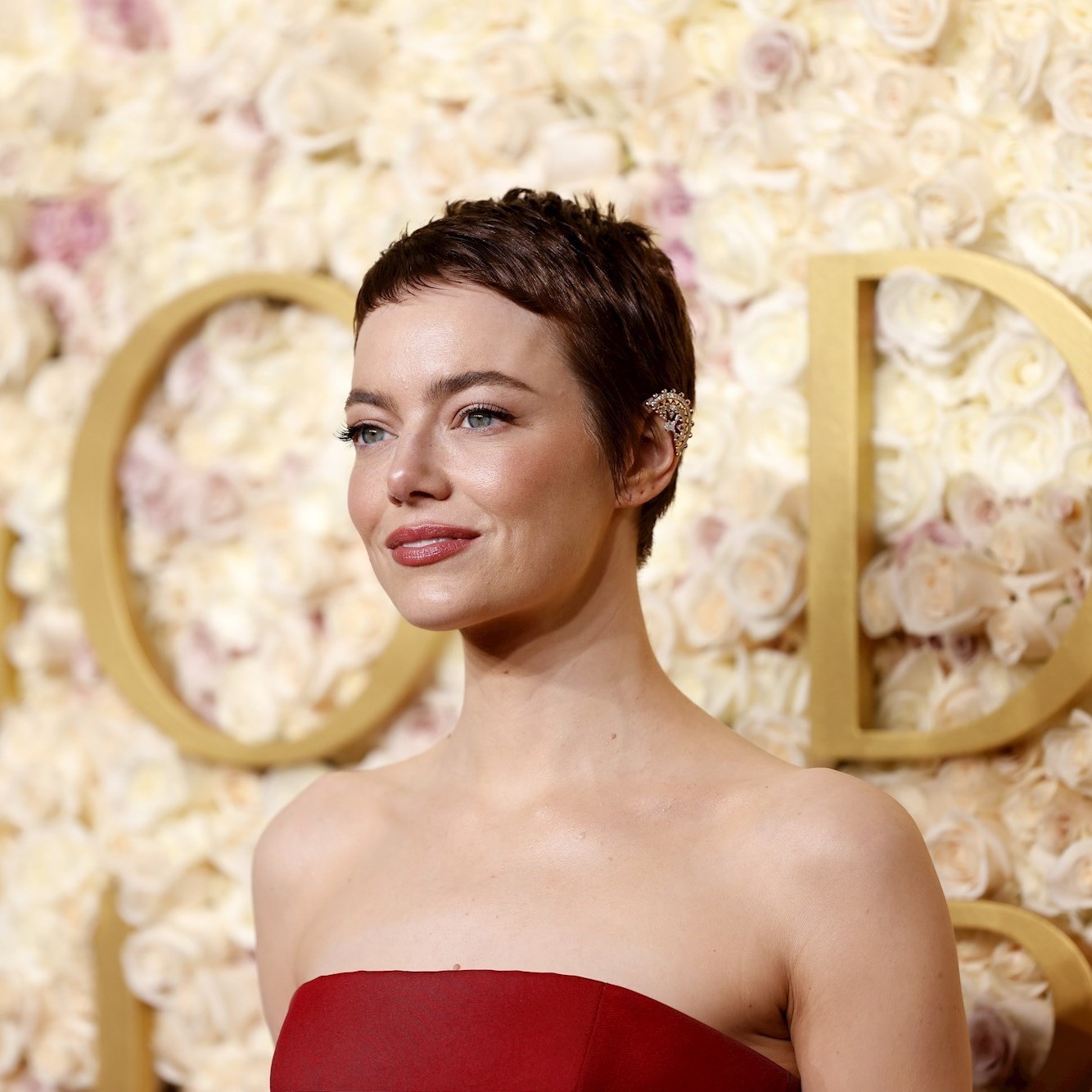 Emma Stone se ošišala na kratko, novu frizuru pokazala na Zlatnim globusima