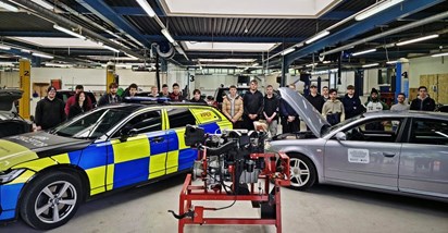 Britanska policija donirala 10 zaplijenjenih auta lokalnom koledžu