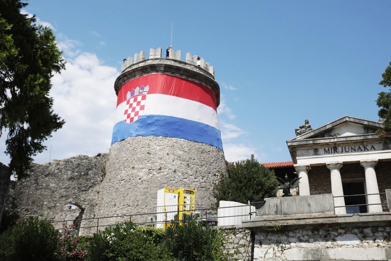 Rijeka se sprema za Oluju. Kolona bajkera, 222 baklje, svijeće i vijenci...