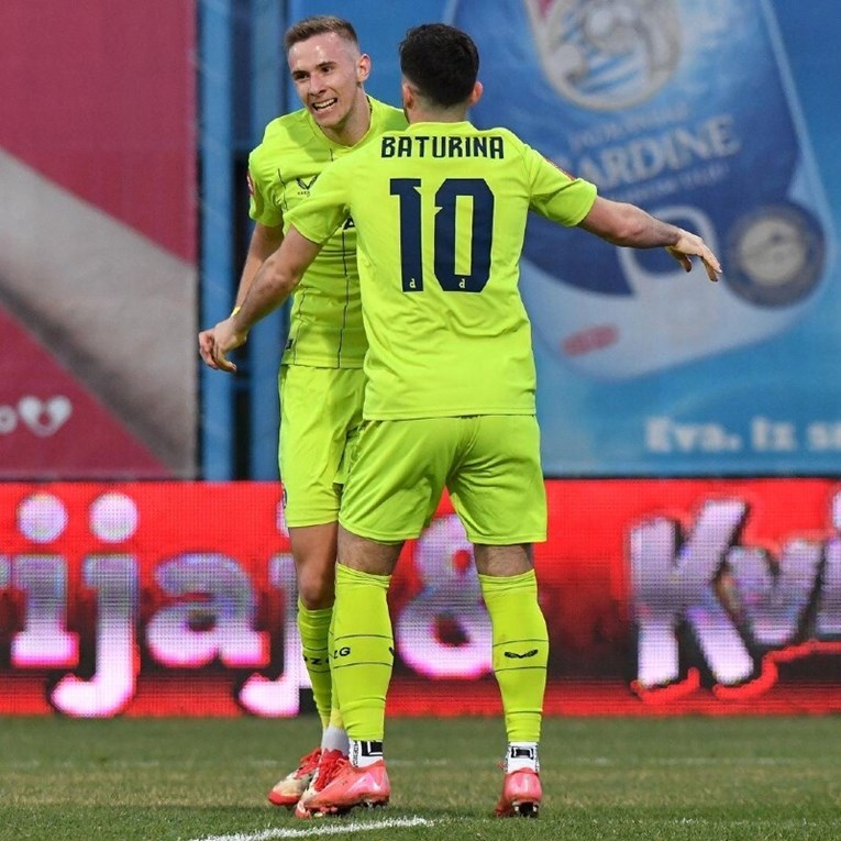 Dinamo golom Stojkovića pobijedio Slaven i ostao u utrci za titulu