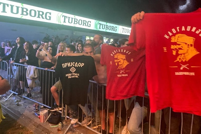 Na festivalu u Prijedoru nosili majice s natpisom "Je*eš grad bez tri logora"