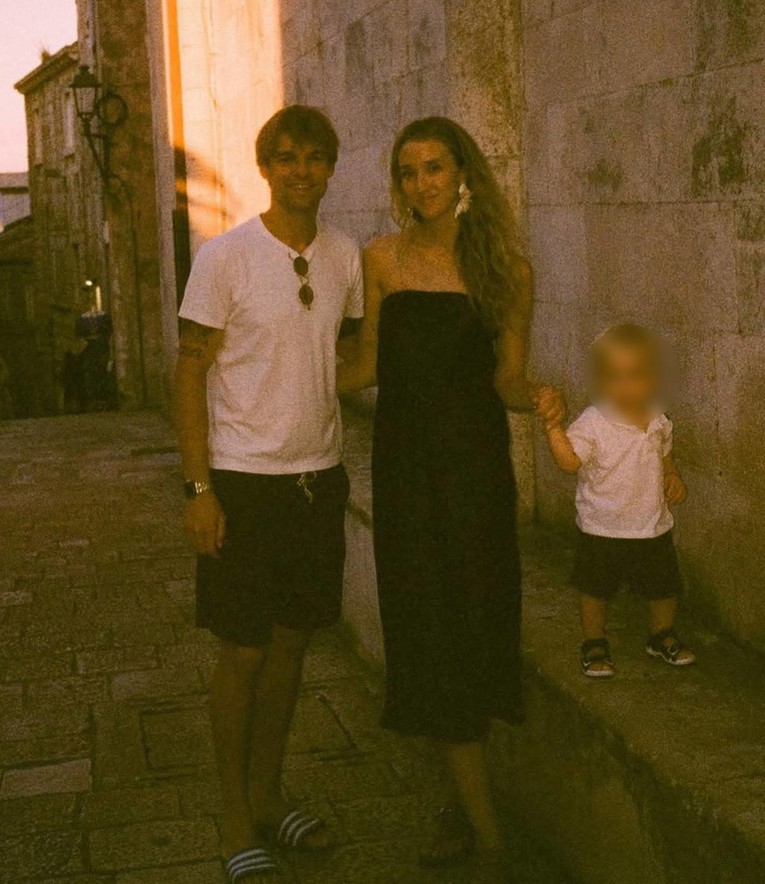 Borna Sosa podijelio rijetke obiteljske fotografije sa suprugom i sinom