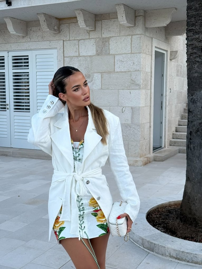 Adriana Ćaleta-Car pokazala duge noge u dva fantastična ljetna izdanja