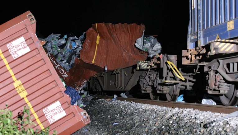 Težak sudar vlakova, troje mrtvih, 11 ozlijeđenih, neki teško. Svi ostaju na terenu