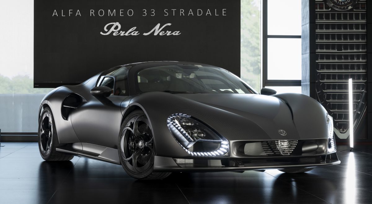 Alfa Romeo 33 Stradale Perla Nera: unikat od čistog karbona