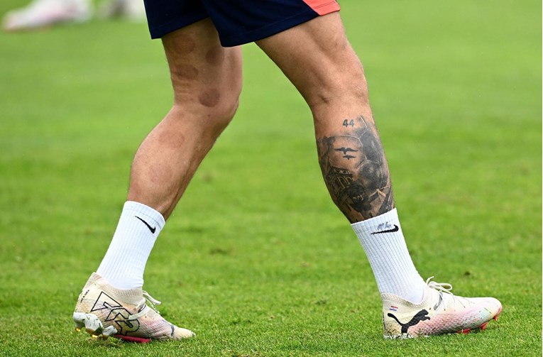 Perišić u Njemačkoj pokazao novu tetovažu, tetovirao je simbole tri grada