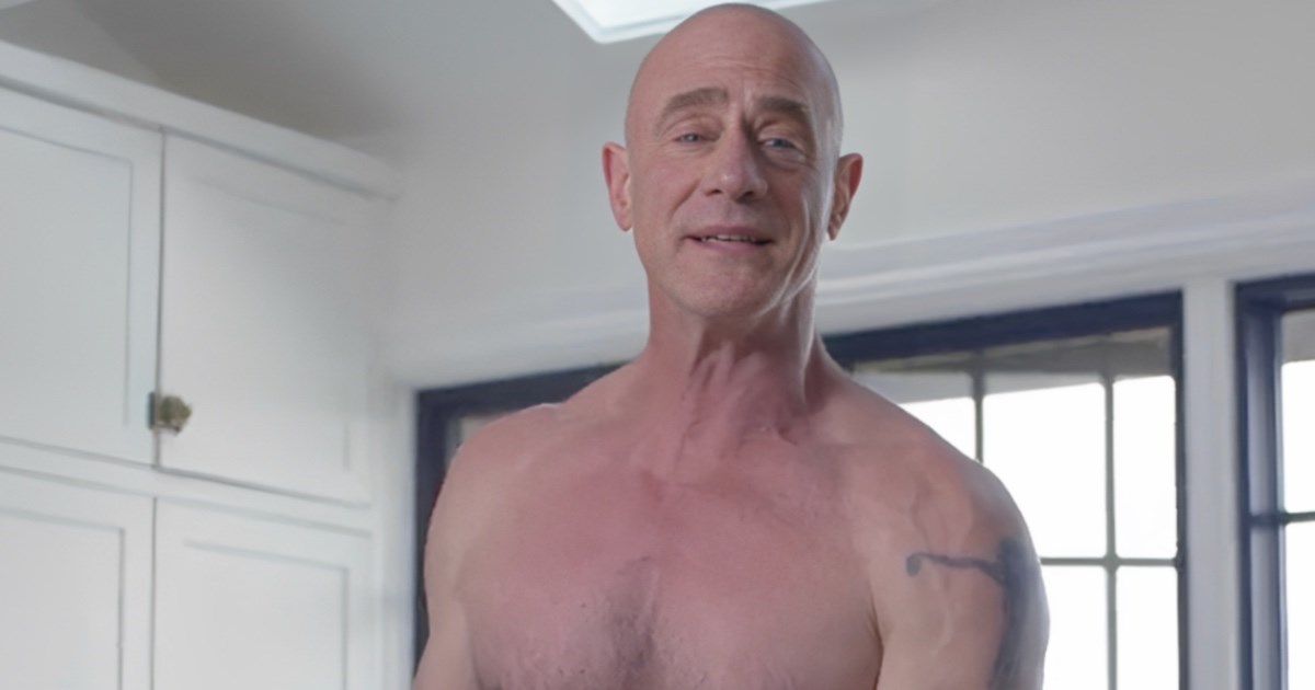 Christopher Meloni pojavio se u novoj reklami, potpuno je gol