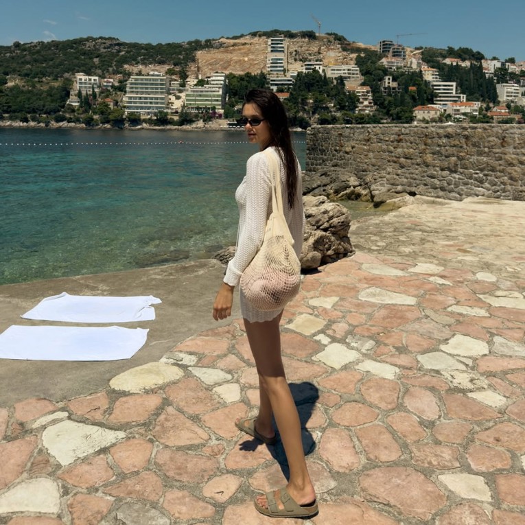 Laura Gnjatović u bikiniju istaknula liniju