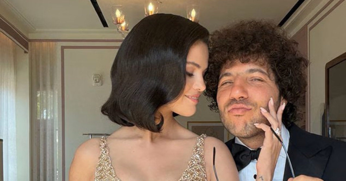 Selena Gomez zablistala u zlatnom na vjenčanju Taylor Swift